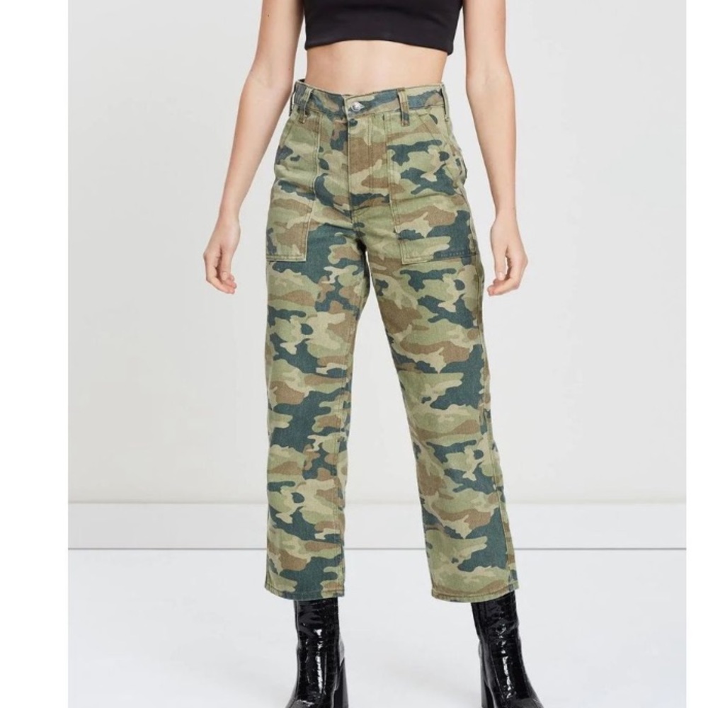 Free People Remy High waisted Cropped Camo pants size 29